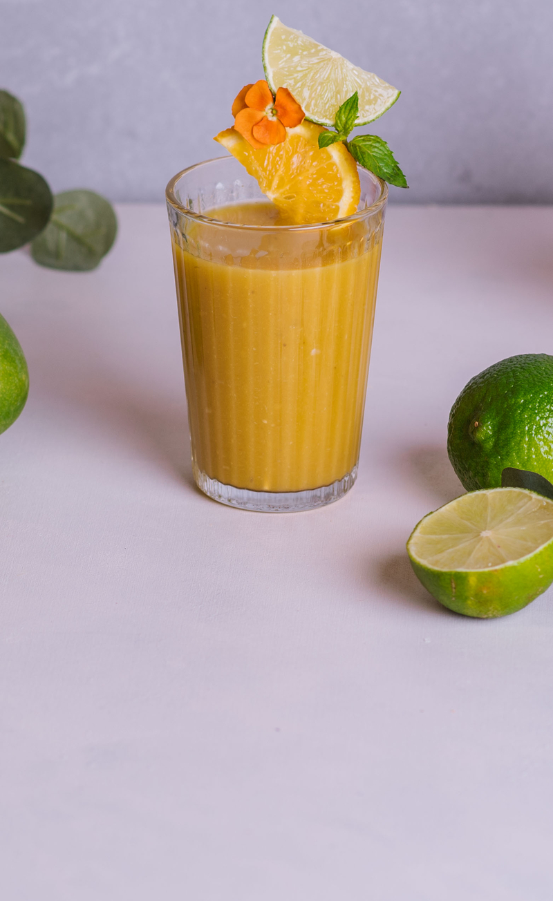 Smoothie: pomarańcza, mango, banan, limonka