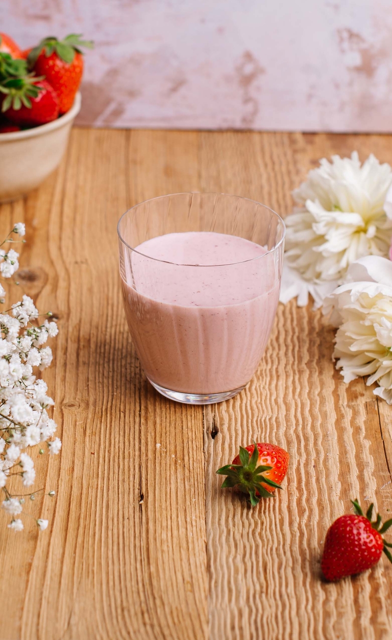 Shake waniliowy z truskawkami