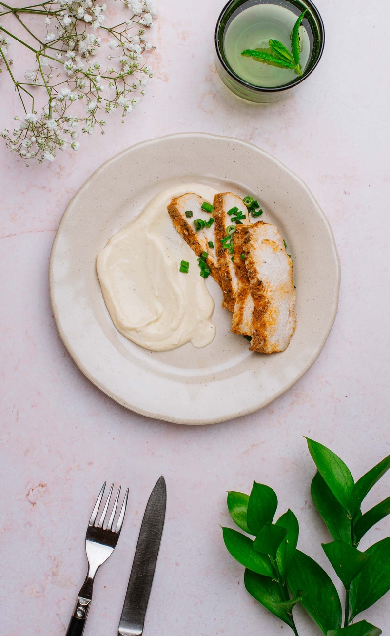 Plastry kurczaka, keto dip serowy