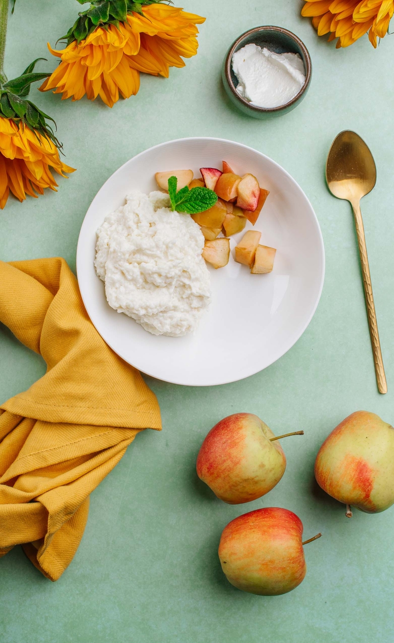 Proteinowy ryż na mleku, jogurt grecki, pieczone jabłko