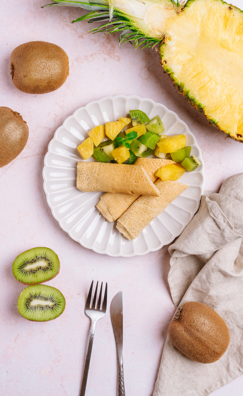 Naleśniki owsiane z kremem a'la bueno, ananas, kiwi