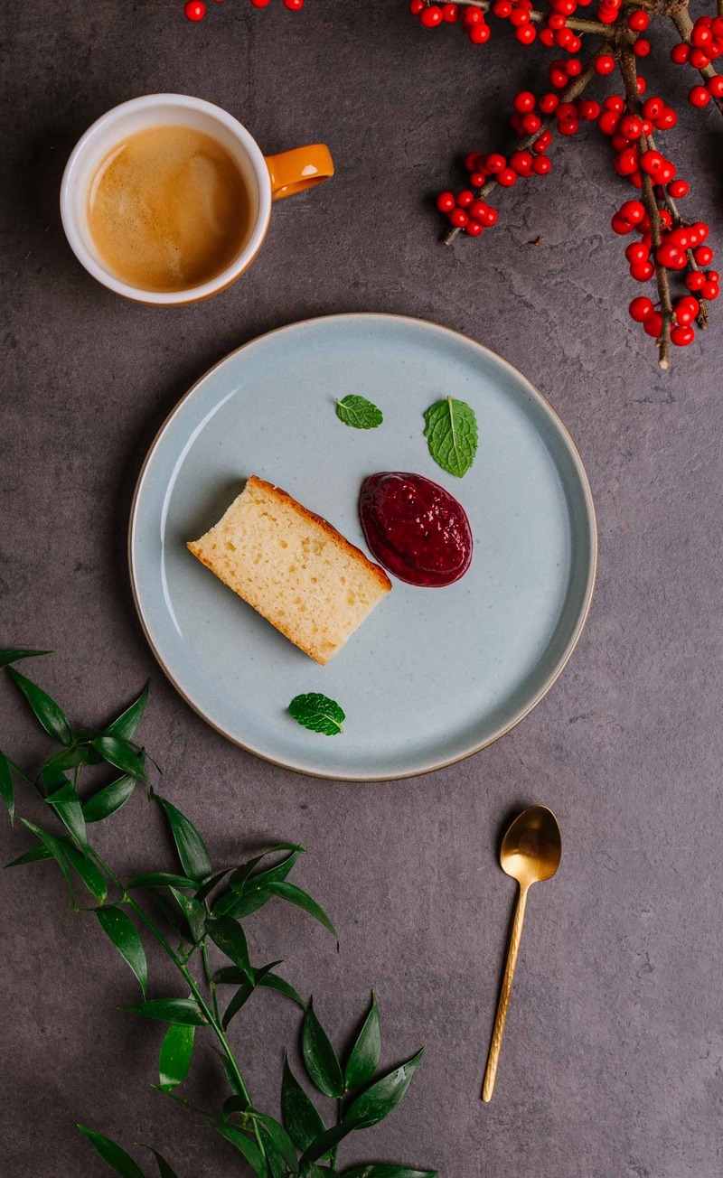 Ciasto z oliwą z oliwek i jogurtem, chutney z owoców jagodowych z witaminą C