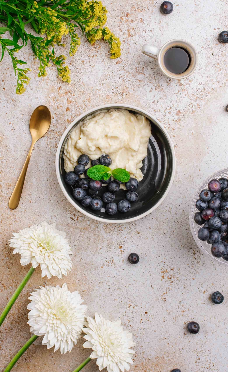 Proteinowy budyń waniliowy, borówki