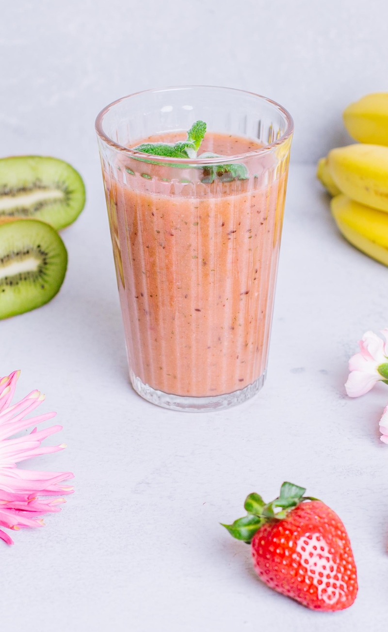 Smoothie: truskawka, jabłko, kiwi, banan, mięta