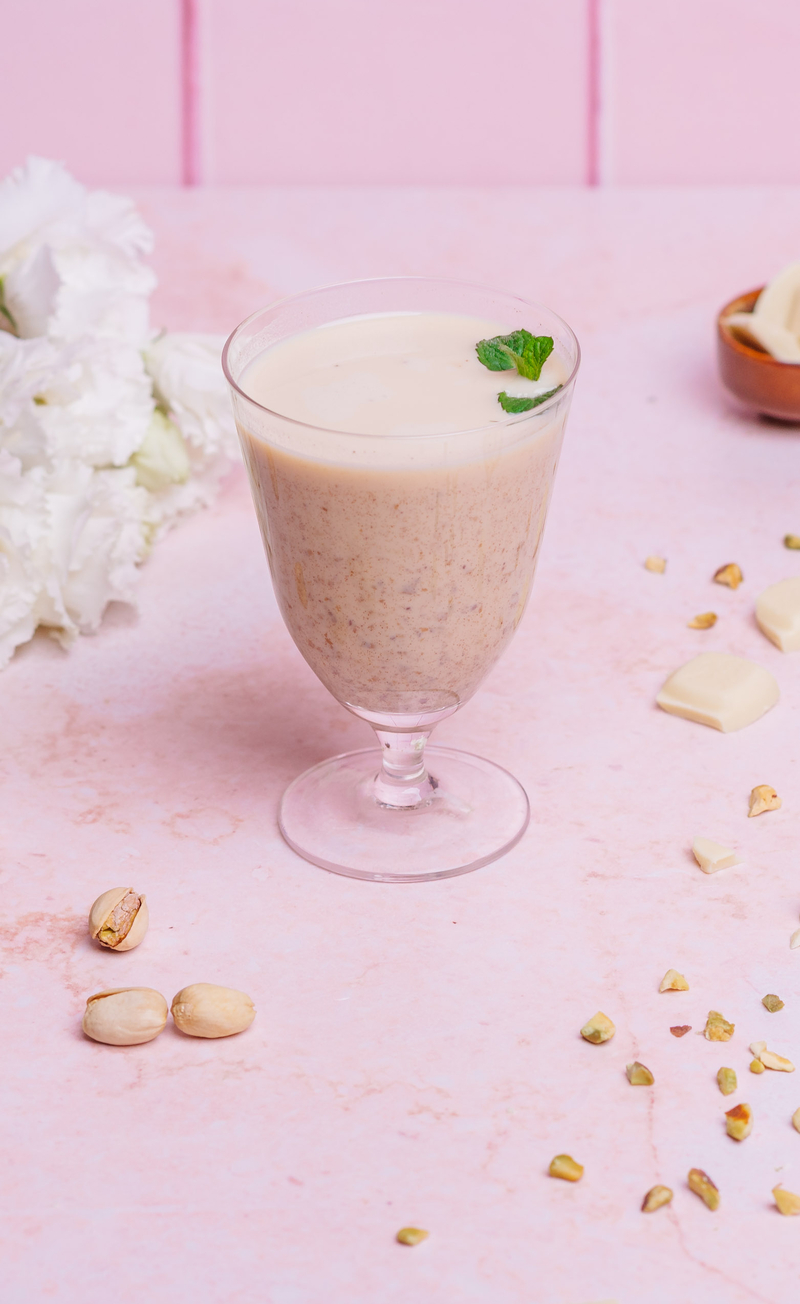 Shake z odżywką białkową o smaku mlecznej czekolady z pistacją