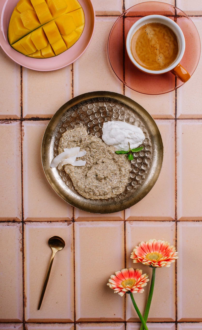 Mango chia pudding, kokosowa bita śmietana