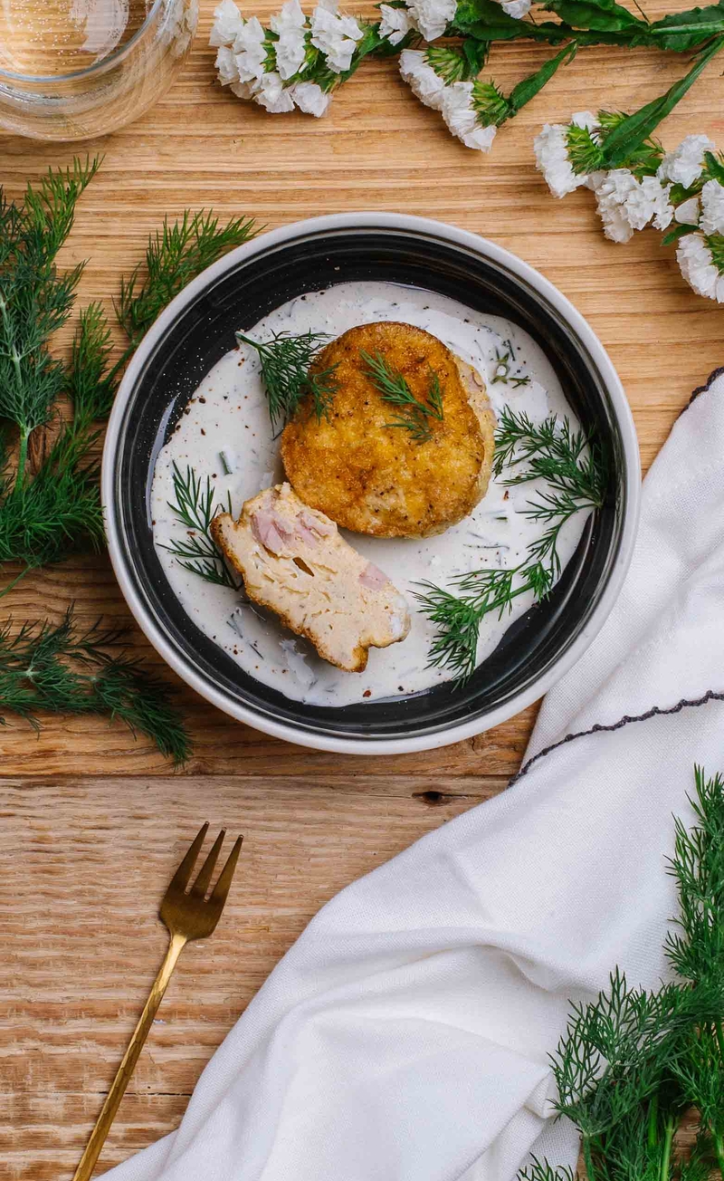 Keto muffinki jajeczne z szynką, koperkowy majonez