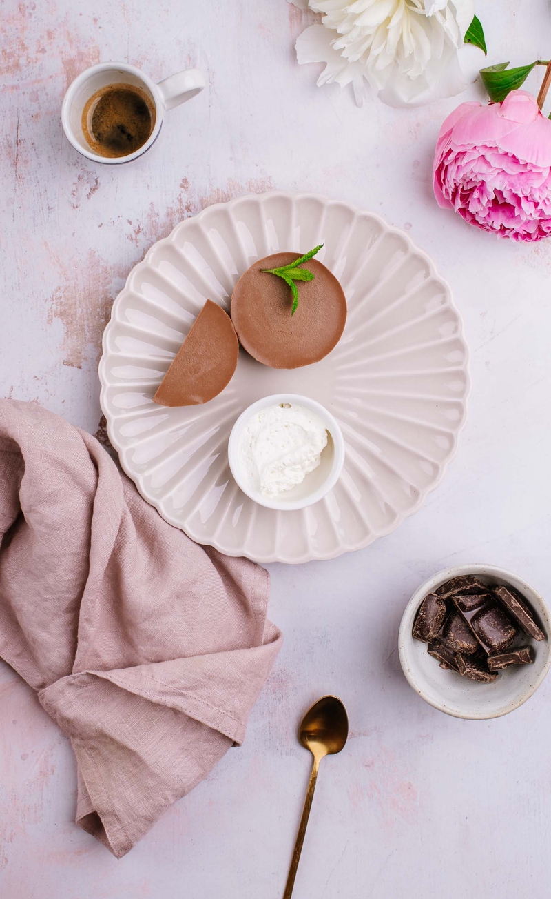 Czekoladowa panna cotta proteinowa z bitą śmietaną