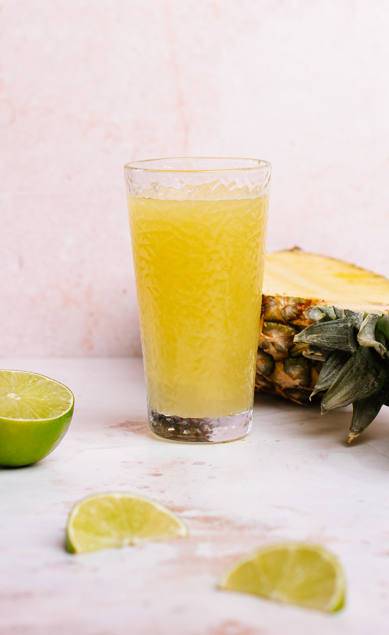 Napój hipertoniczny: woda kokosowa, ananas, limonka