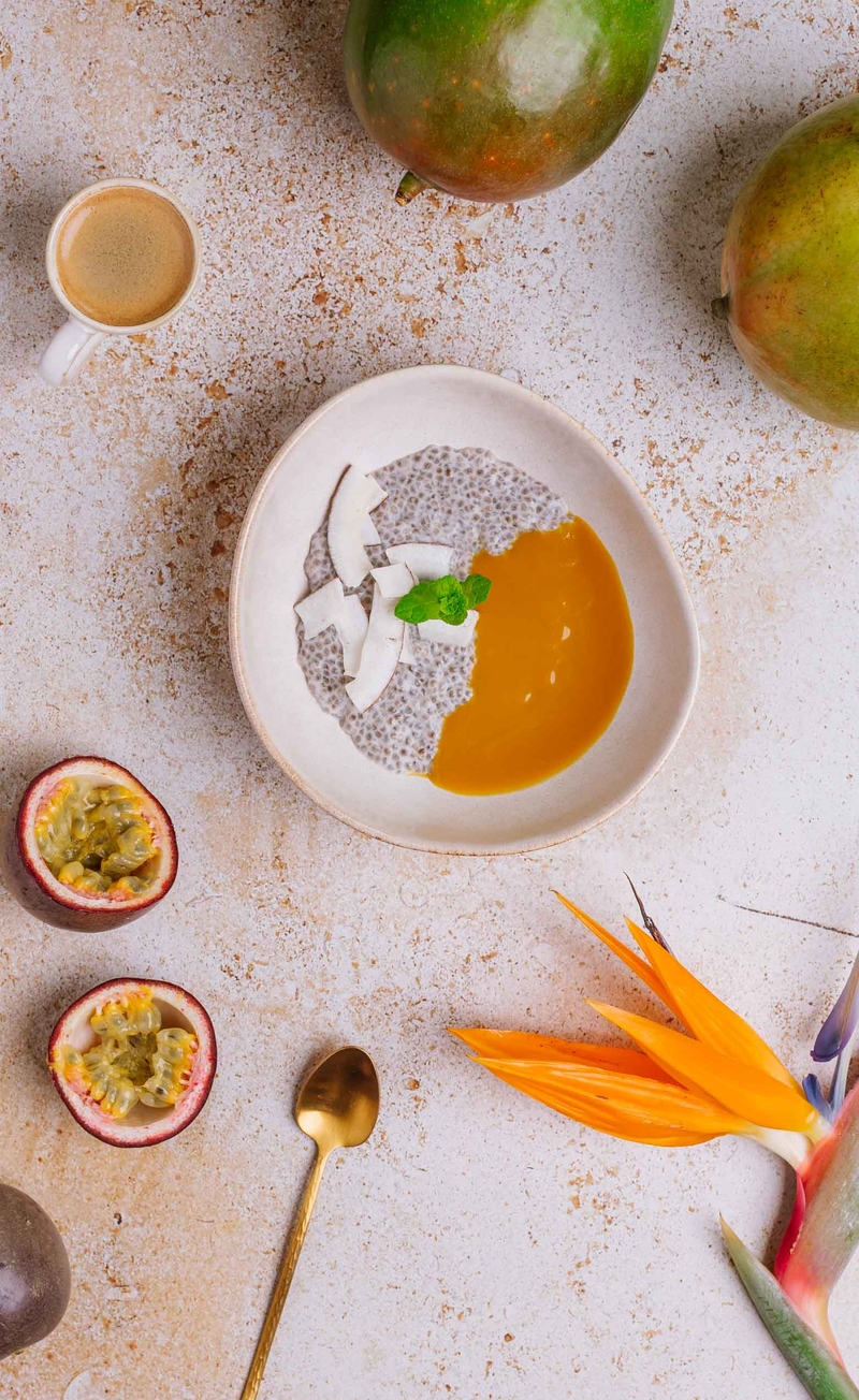 Pudding chia na mleku kokosowym, mus mango-brzoskwinia