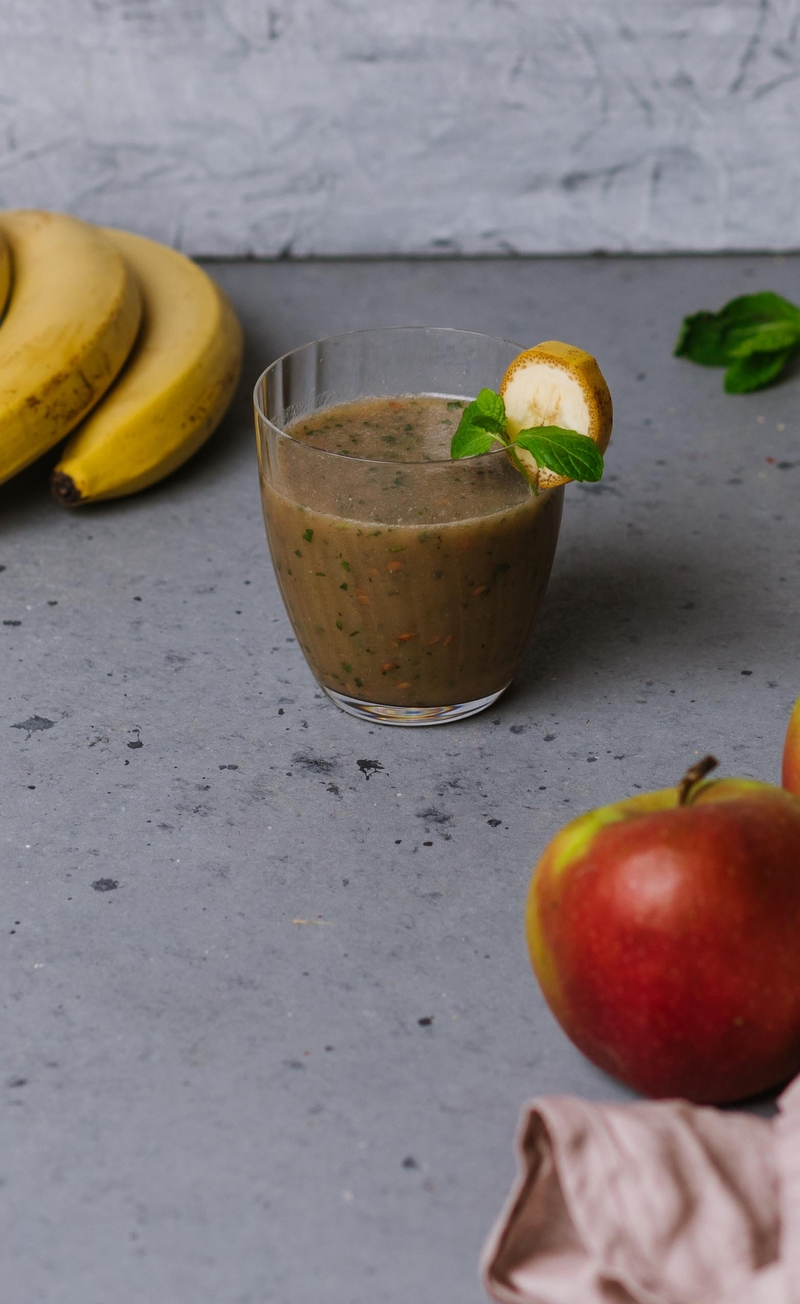 Smoothie: jabłko, banan, len, mięta